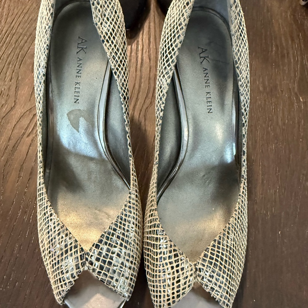 Anne Klein Tan Textured Peep-Toe Heels